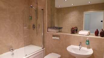 City Crash Pad - West Street Apartments