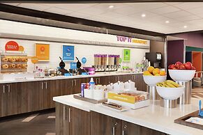 Tru by Hilton Charlotte Ayrsley