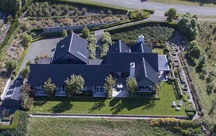 The Lakeview House Apartment