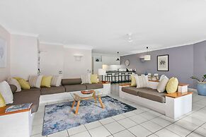 Poolside Apt In Alamanda Beachfront Resort 41