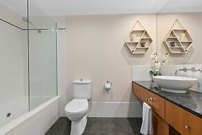 Poolside Apt In Alamanda Beachfront Resort 41