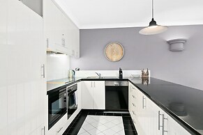 Poolside Apt In Alamanda Beachfront Resort 41