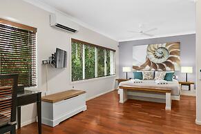 Poolside Apt In Alamanda Beachfront Resort 41