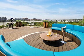 Radisson Blu Hotel Wuhan ETD Zone