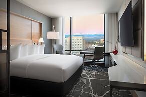 The Jacquard, Autograph Collection