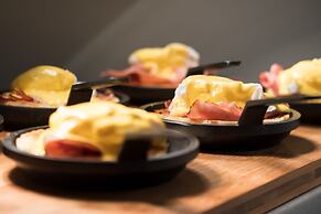 The Jacquard, Autograph Collection