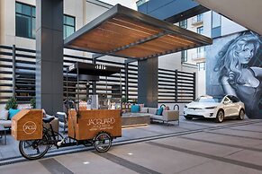 The Jacquard, Autograph Collection