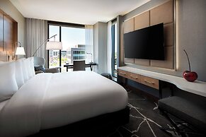 The Jacquard, Autograph Collection