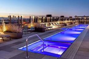 The Jacquard, Autograph Collection