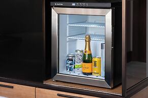 The Jacquard, Autograph Collection