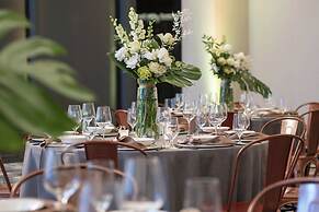 The Jacquard, Autograph Collection