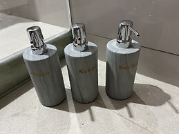 Sama's Cottages and Villas