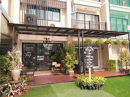 Bann Tawan Hostel Chiang Rai