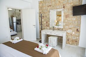 Haraki Stone Apartments