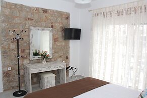 Haraki Stone Apartments