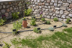 Haraki Stone Apartments