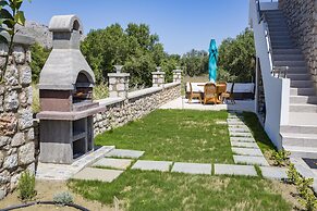 Haraki Stone Apartments