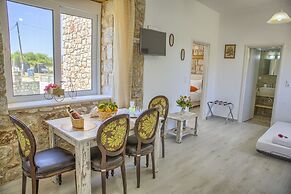 Haraki Stone Apartments