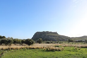Haraki Stone Apartments