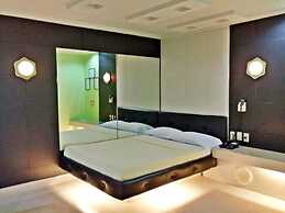 Orchids Drive Inn Hotel and Restaurant