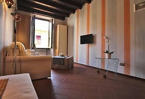 Comfortable Apartment Cavour Square