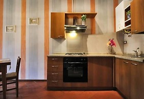 Comfortable Apartment Cavour Square