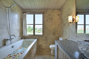 Sarin Ubud Suites by Pramana Villas