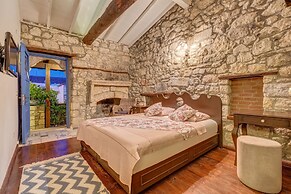 Alacati Eski Ev Hotel