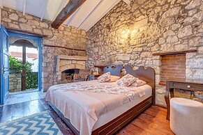 Alacati Eski Ev Hotel