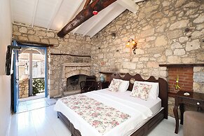 Alacati Eski Ev Hotel