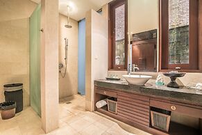 Absolute Cliff Front Pandawa Beach Villa