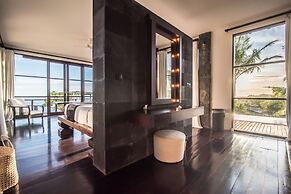 Absolute Cliff Front Pandawa Beach Villa