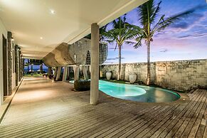 Absolute Cliff Front Pandawa Beach Villa
