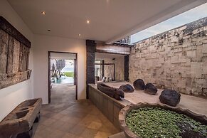 Absolute Cliff Front Pandawa Beach Villa