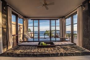Absolute Cliff Front Pandawa Beach Villa