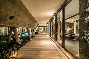 Absolute Cliff Front Pandawa Beach Villa