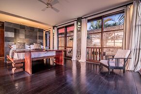 Absolute Cliff Front Pandawa Beach Villa