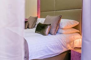 Bloom Apartment by La Griffe