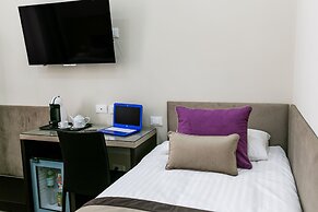 Bloom Apartment by La Griffe