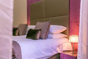 Bloom Apartment by La Griffe