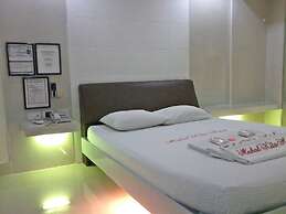 Mahal Kita Drive Inn