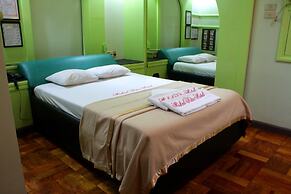 Mahal Kita Drive Inn