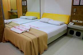 Mahal Kita Drive Inn