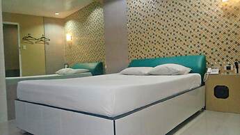 Mahal Kita Drive Inn