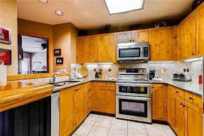 1202 Trappeurs Lodge, Trappeur's Crossing Apartment 2