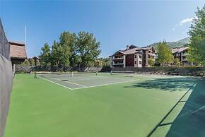 1202 Trappeurs Lodge, Trappeur's Crossing Apartment 2