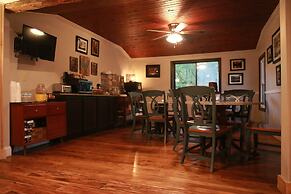 The Riverside Lodge at Chimney Rock