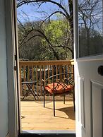 The Riverside Lodge at Chimney Rock