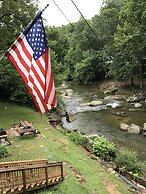 The Riverside Lodge at Chimney Rock