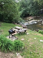 The Riverside Lodge at Chimney Rock